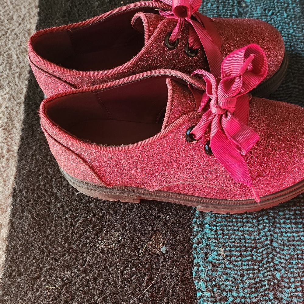 Shoes - Picture 2 of 5